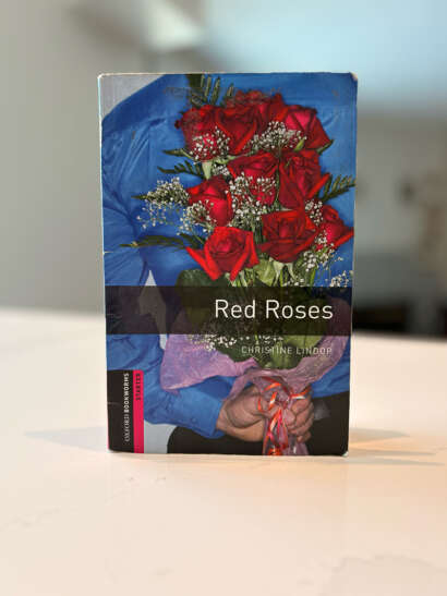 Front cover of Red Roses by Christine Lindop