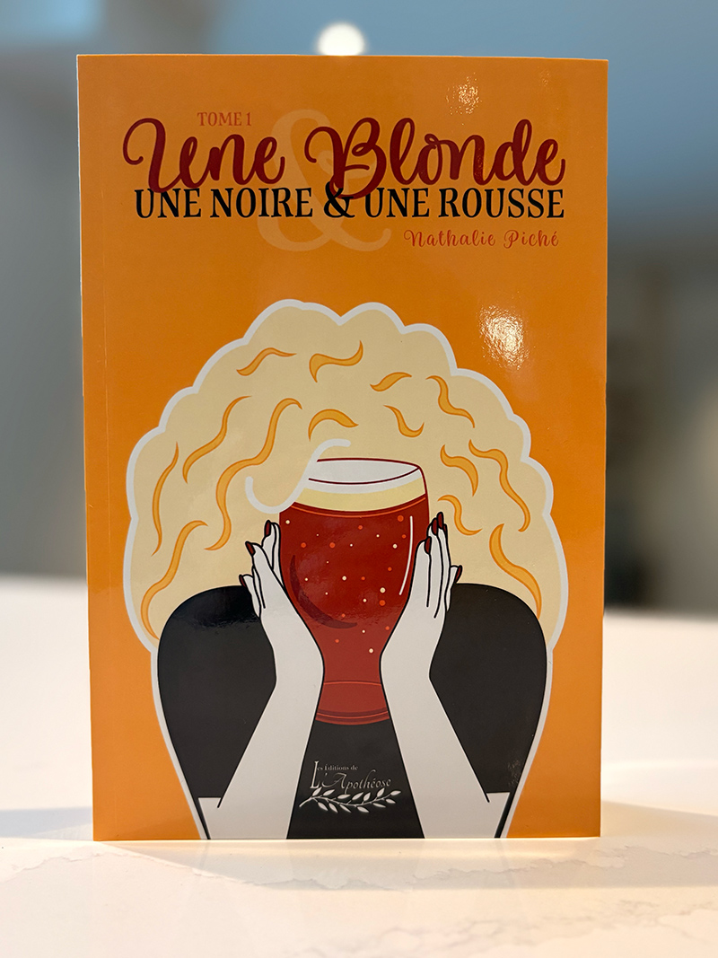 Page couverture du livre Une blonde, une noire & une rousse