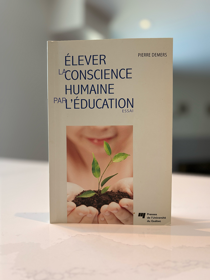 Page couverture du livrew Élever la conscience humaine par l'éducation