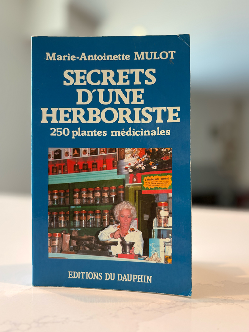 Page couverture du livre Secrets d'une herboriste