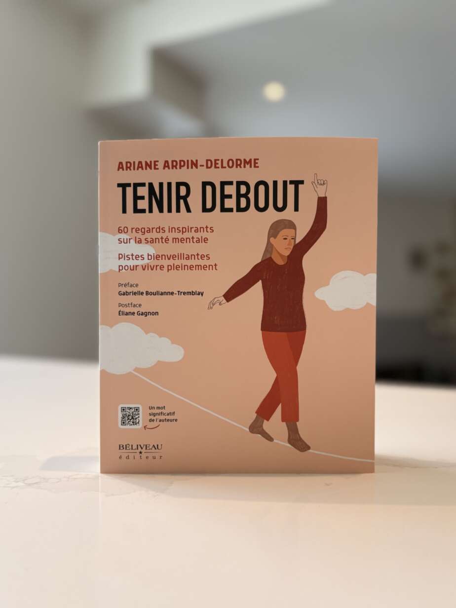 Page couverture du livre Tenir debout: 60 regards inspirants sur la santé mentale & Pistes bienveillantes pour vivre pleinement
